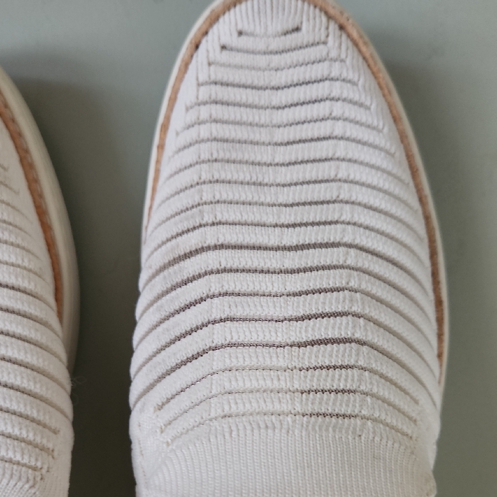 UGG Cream Textured Slip-On Loafers *Hehab* - Picture 3 of 9